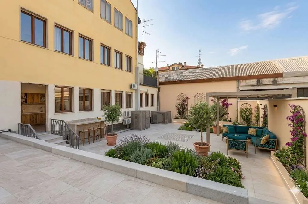 Esclusivo Appartamento con Immenso Terrazzo/Cortile – Verona Fiera