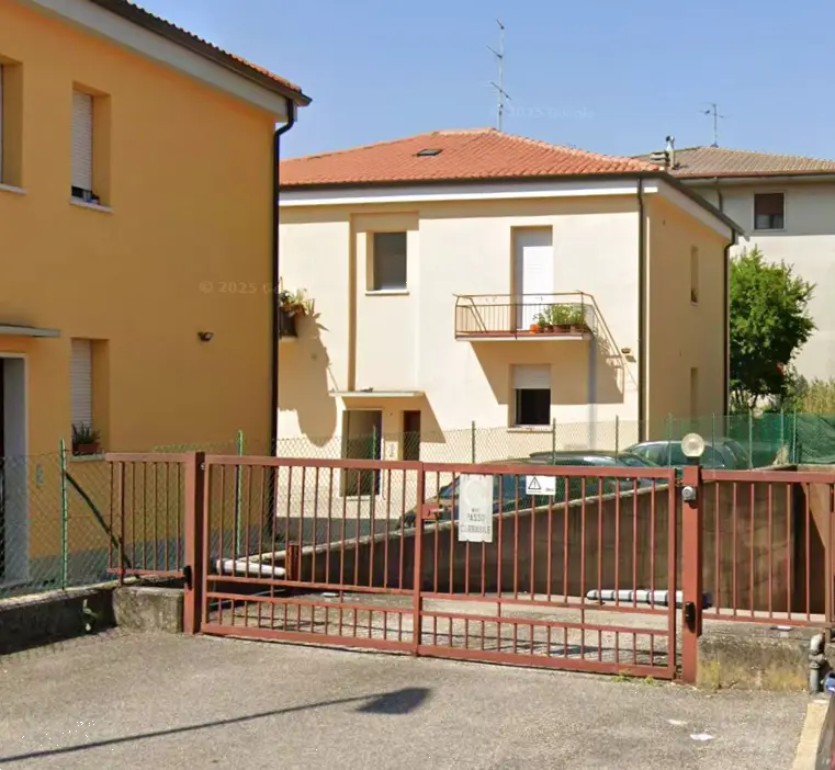 Vendesi Garage di 17 mq in Via Giuliari, Borgo Roma (Verona)