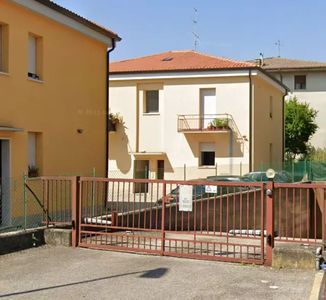 Vendesi Garage di 17 mq in Via Giuliari, Borgo Roma (Verona)